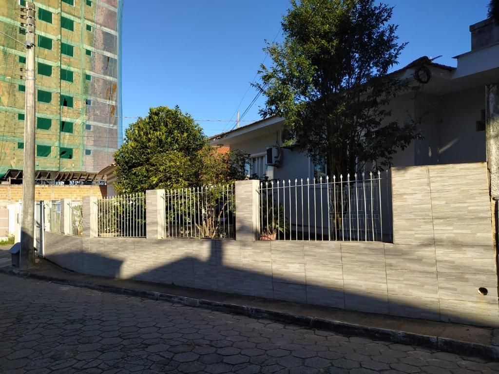 Casa em Pedra Branca, Palhoça. 4 quartos, 170m². Imagem 1 de 17
